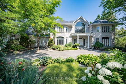 14 Alm Court Aurora ON L4G 6W7