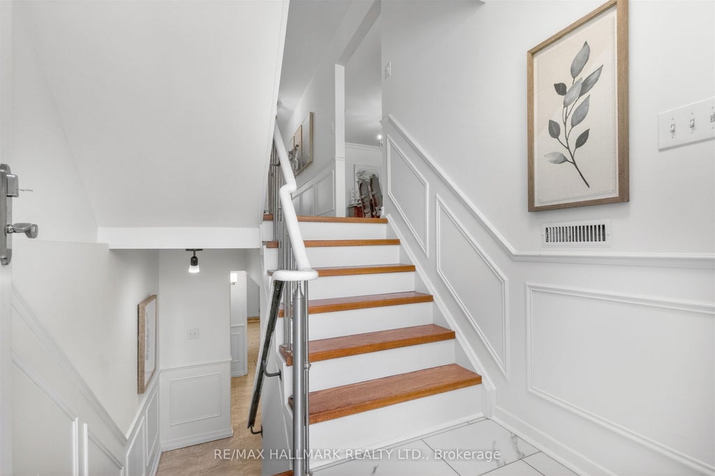 Photo of 27 Hyde Park Court #13, Markham, ON L3T 4X8 (MLS # N13423018)