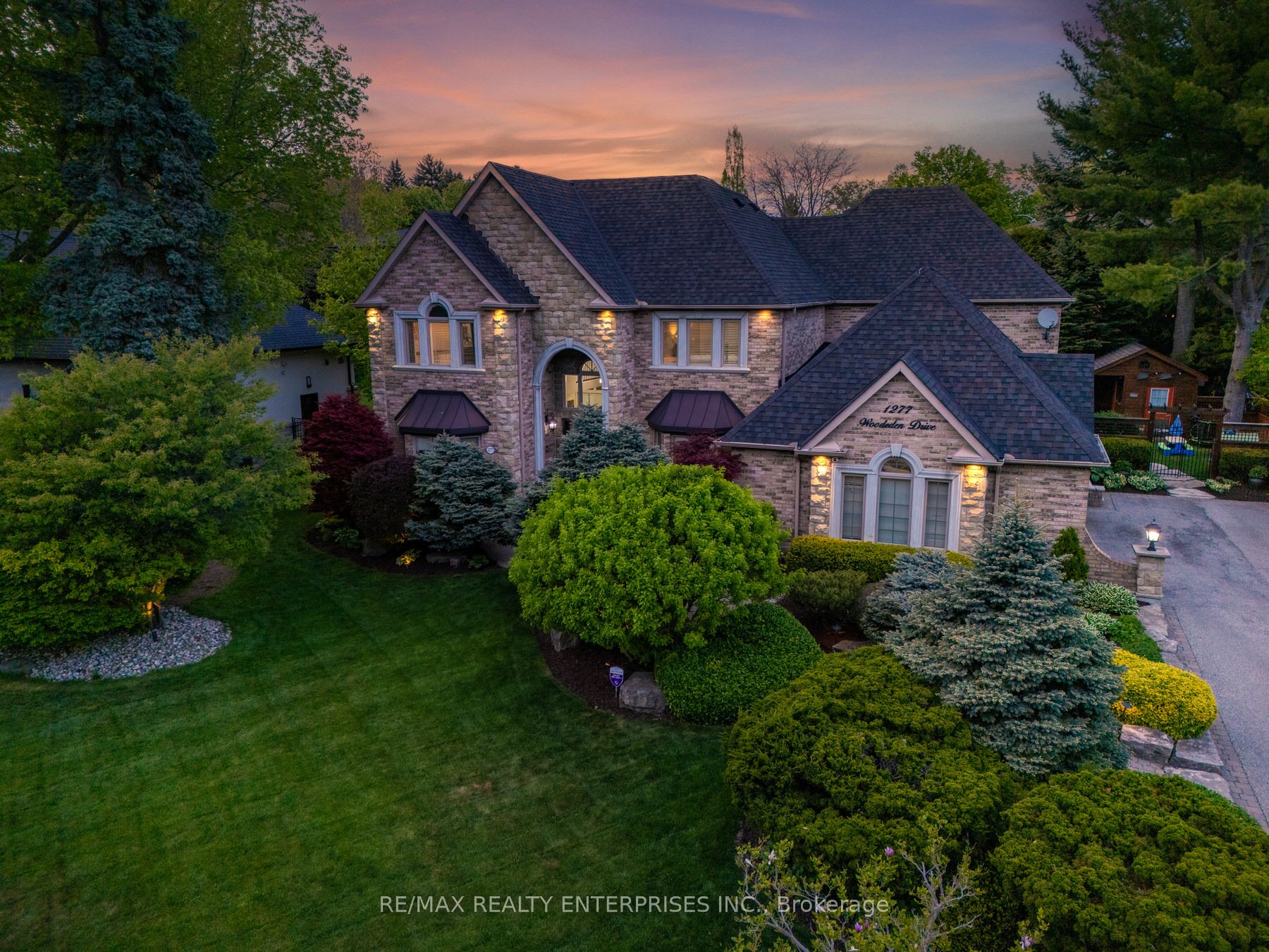 1277 Woodeden Drive