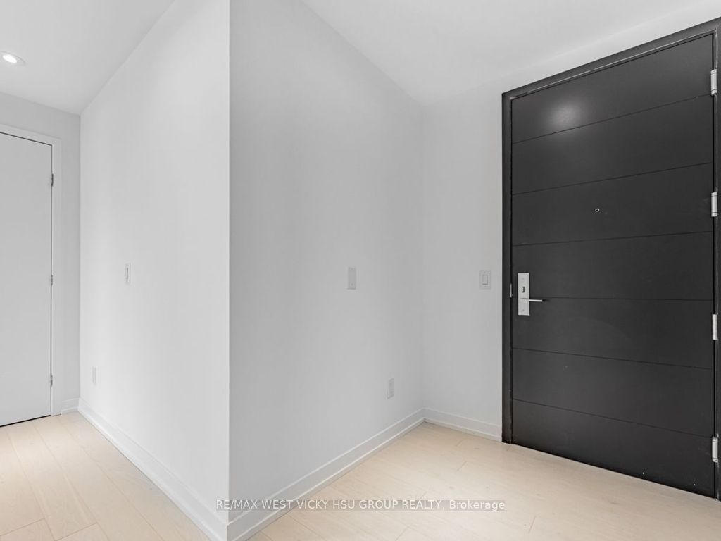 Photo of 488 University Avenue #5202, Toronto, ON M5G 0C1 (MLS # C11954339)