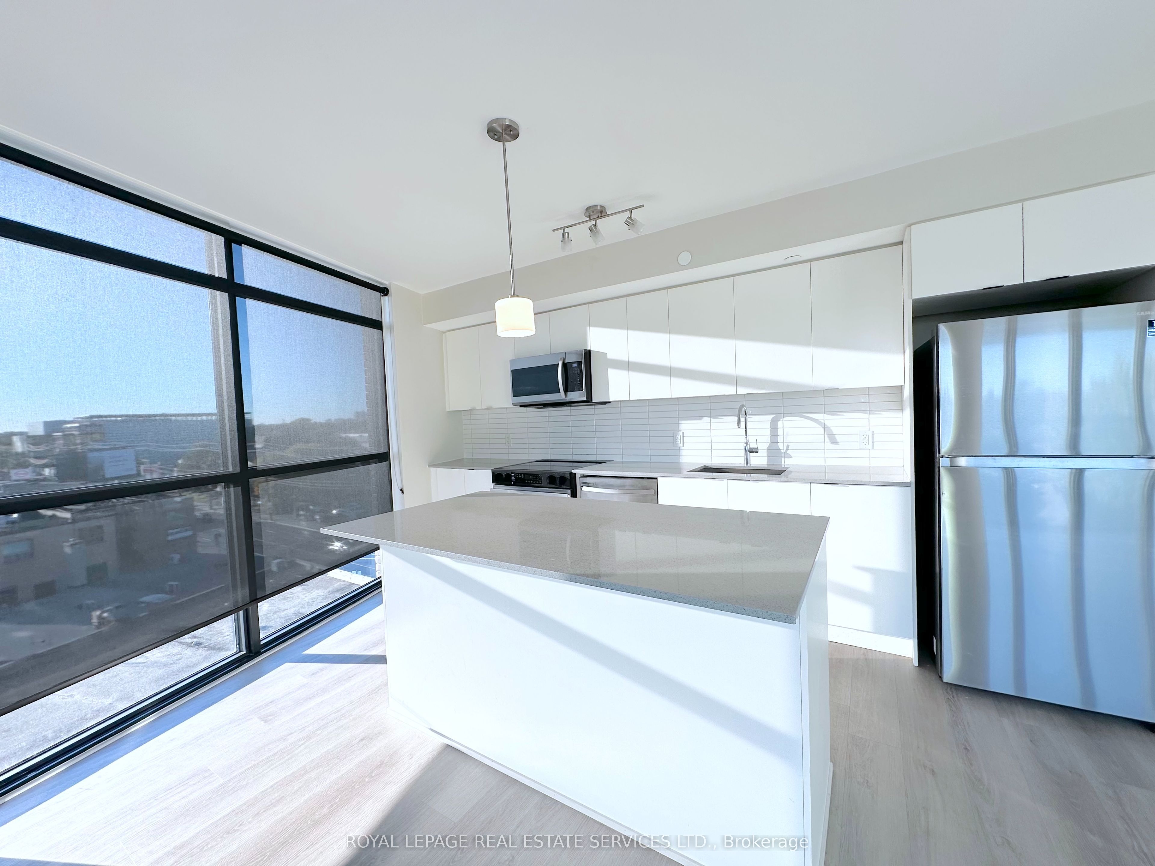 3385 Dundas Street W 608