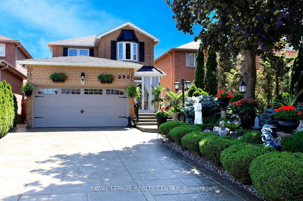 Photo of 690 Ashprior Avenue, Mississauga, ON L5R 3N8 (MLS # W13624320)