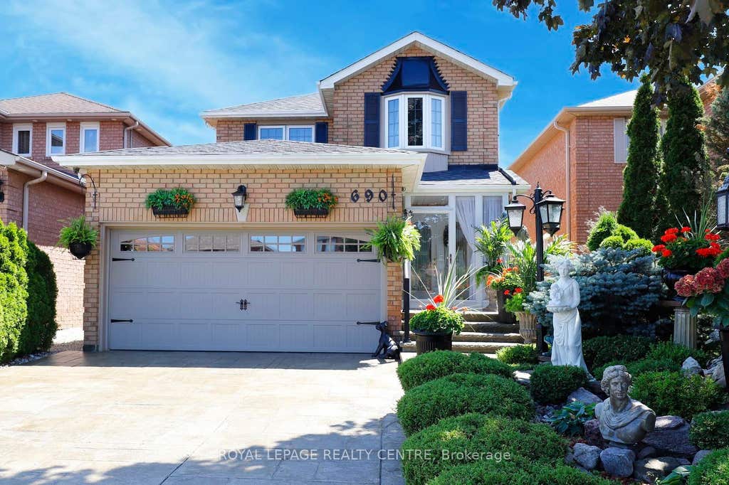 Photo of 690 Ashprior Avenue, Mississauga, ON L5R 3N8 (MLS # W13624320)
