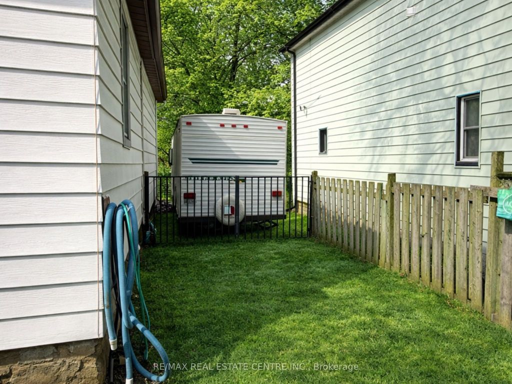 Photo of 5 Easton Street, Cambridge, ON N1R 1G3 (MLS # X13080226)