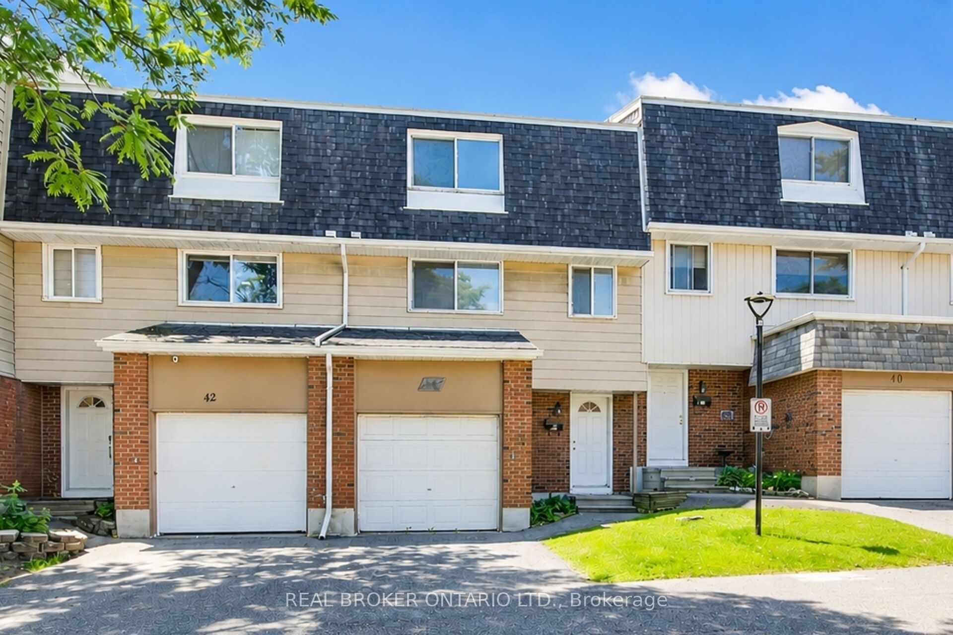Photo 1 of 30 — 2669 SOUTHVALE Crescent 41, Elmvale Acres and Area, ON K1B 4V2