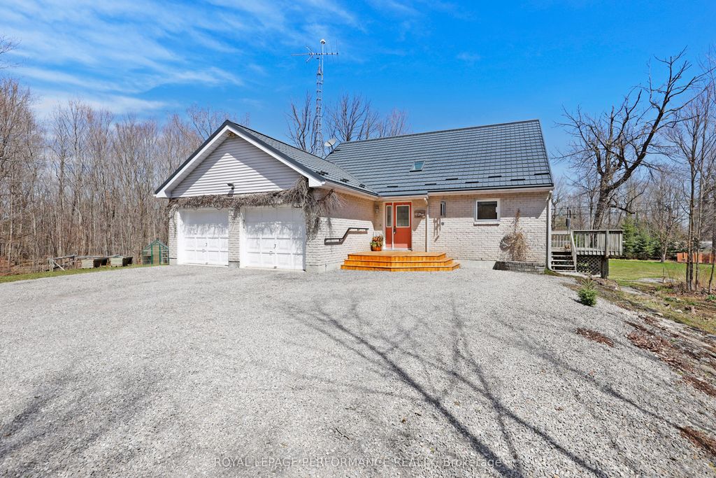 Photo of 108 Felton Crescent, Russell, ON K4R 1E5 (MLS # X13045514)