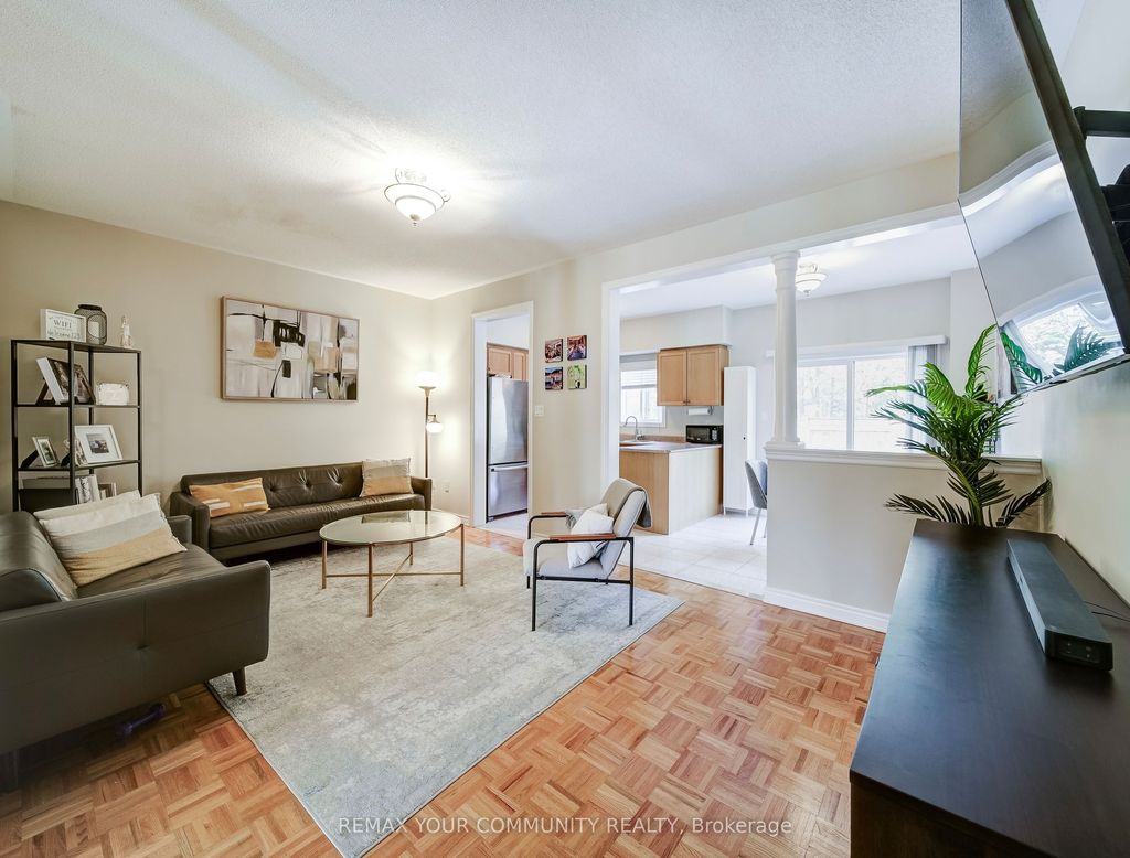 Photo of 528 Ainsworth Drive, Newmarket, ON L3Y 8W9 (MLS # N12871064)