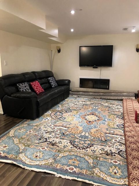 316 Holmes Crescent Bsmt Milton ON L9T 0T6