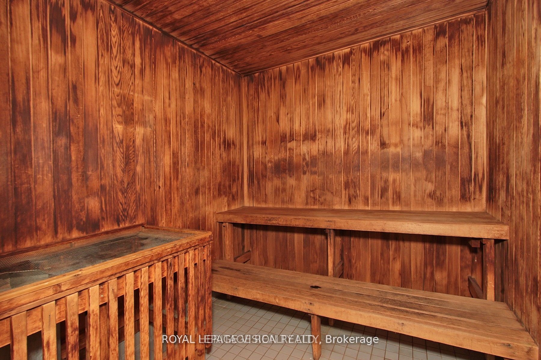 3231 Eglinton Avenue N 106