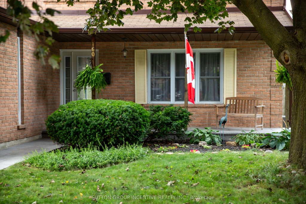 Photo of 160 Walton Drive, Aurora, ON L4G 3R8 (MLS # N13714666)
