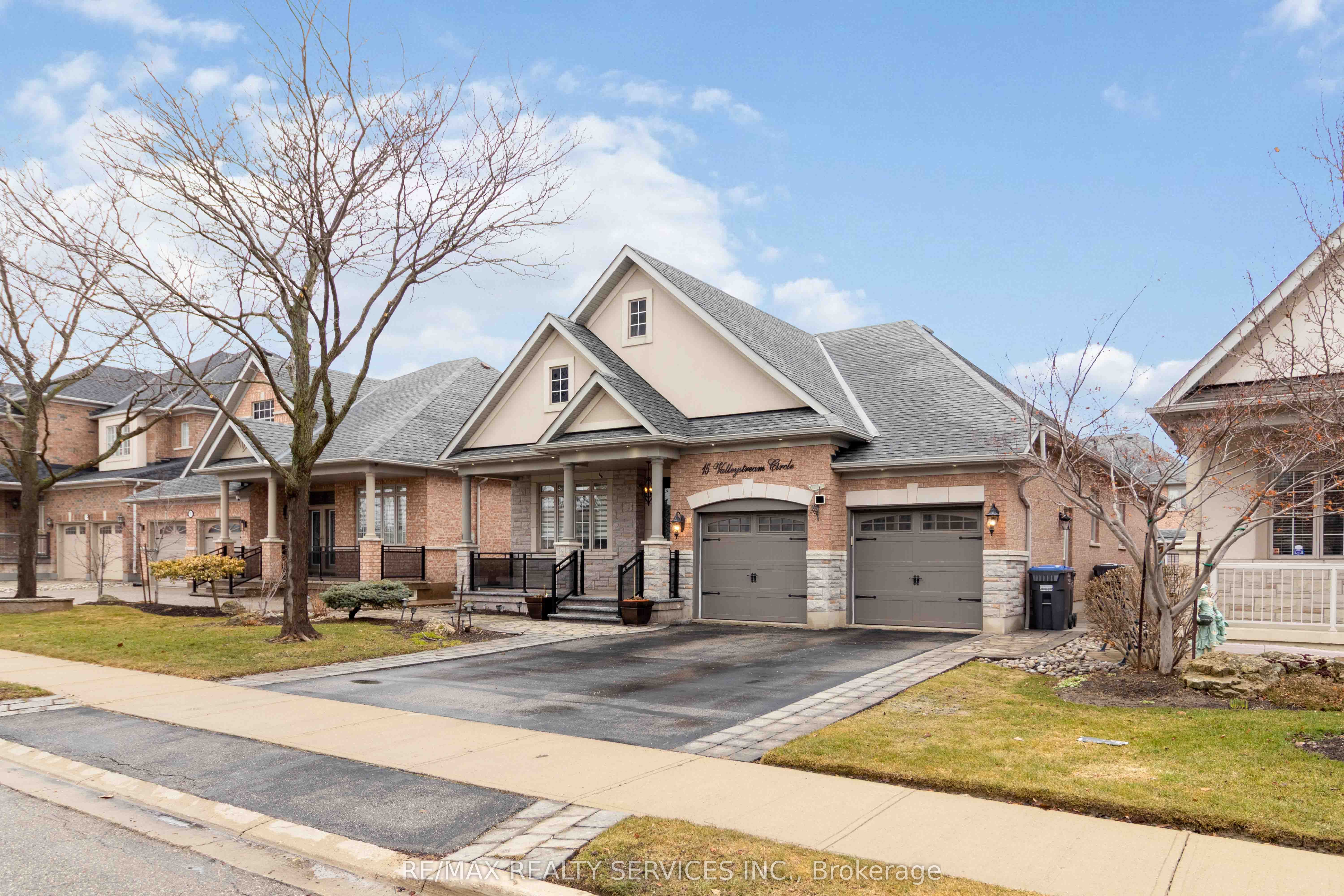 15 Valleystream Circle
