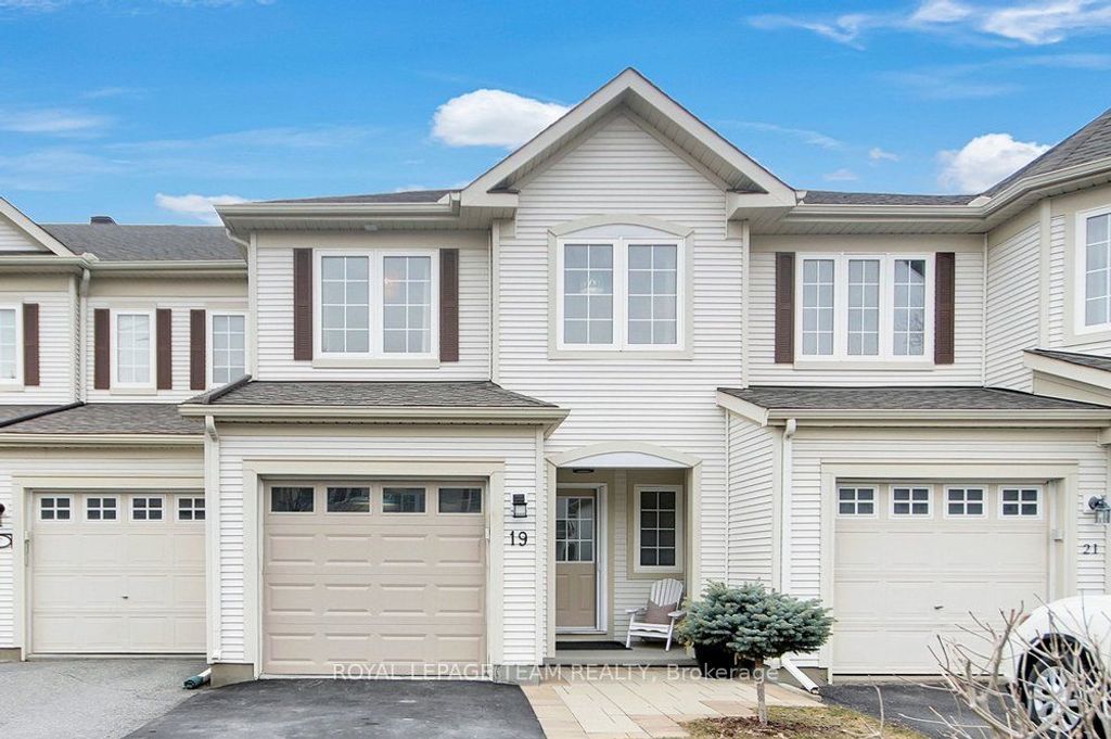 Photo of 19 Fieldberry Private, Barrhaven, ON K2J 5E7 (MLS # X12942100)