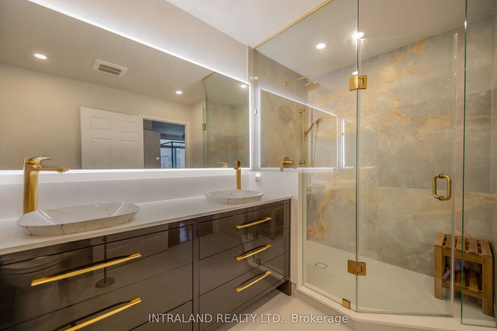 Photo of 4200 Bathurst Street #705, Toronto, ON M3H 6C7 (MLS # C12390896)