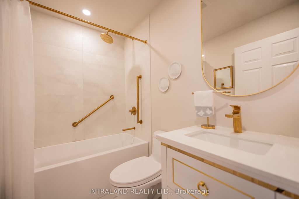 Photo of 4200 Bathurst Street #705, Toronto, ON M3H 6C7 (MLS # C12390896)