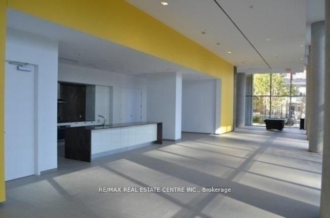 105 The Queensway N/A 1010