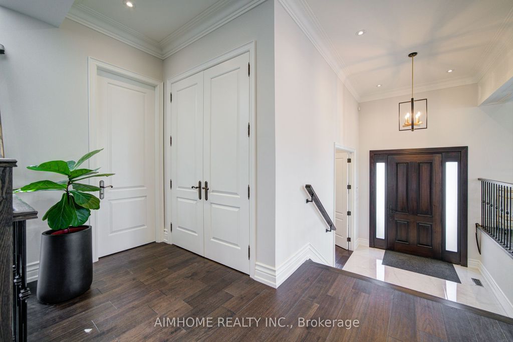 Photo of 212 Sussex Avenue, Richmond Hill, ON L4C 2G2 (MLS # N13004998)