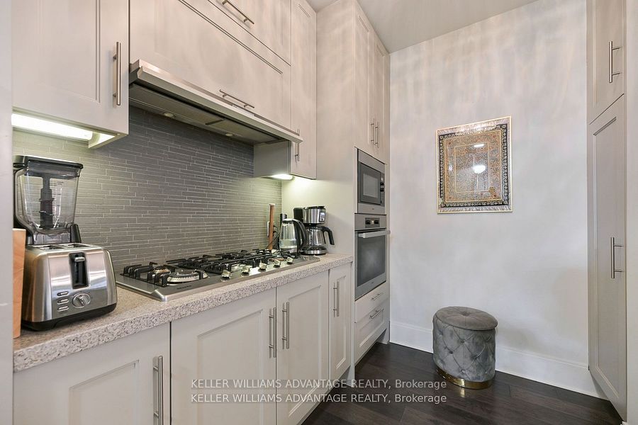 29 Queens Quay E 616