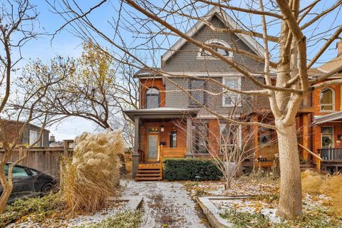 22 Cowan Avenue Toronto ON M6K 2N4