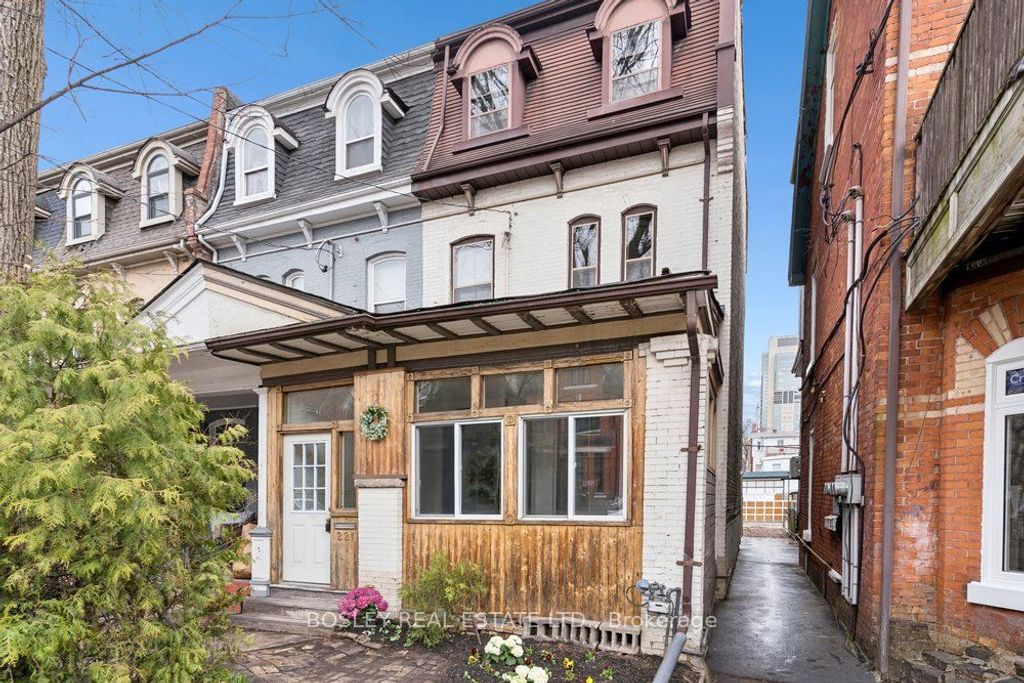 Photo of 221 Beverley Street, Toronto, ON M5T 1Z4 (MLS # C13000004)