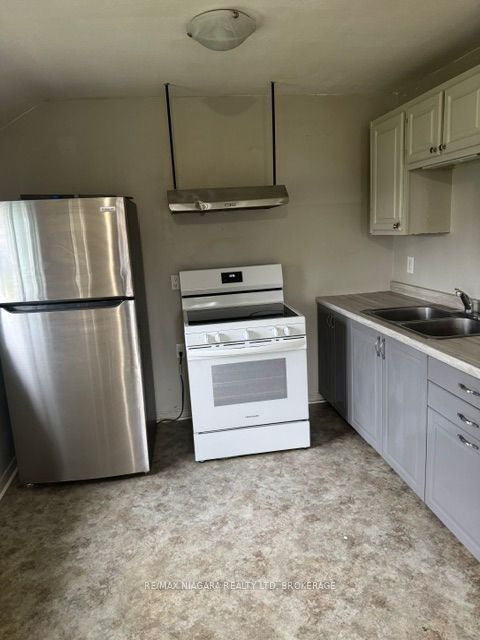 10818 Lakeshore Road W