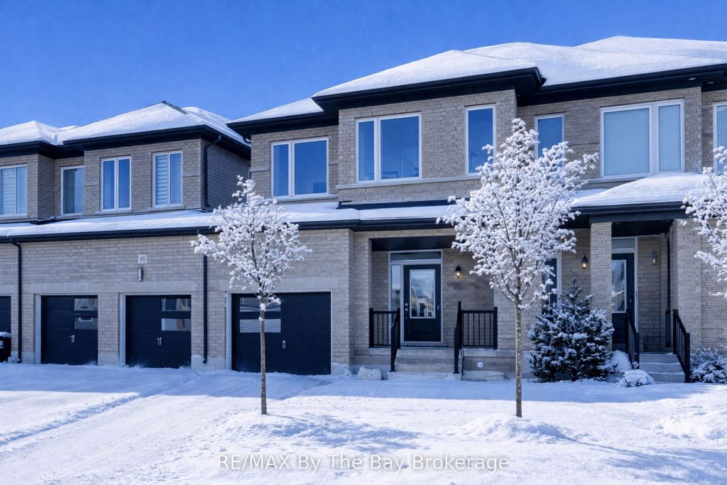 Photo of 42 Lisa Street, Wasaga Beach, ON L9Z 1J9 (MLS # S12752118)