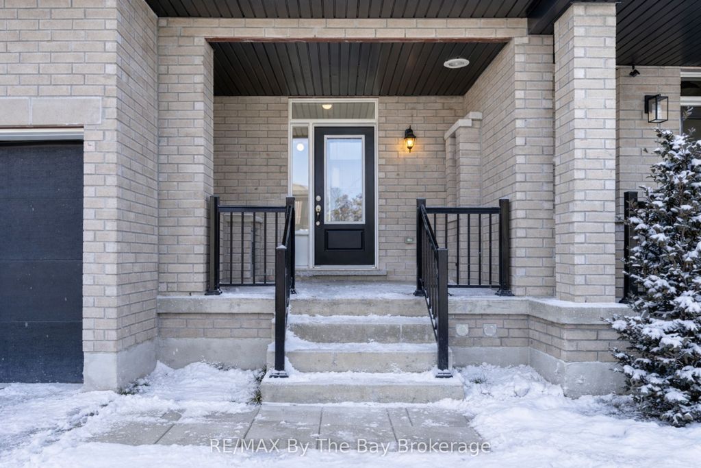 Photo of 42 Lisa Street, Wasaga Beach, ON L9Z 1J9 (MLS # S12752118)