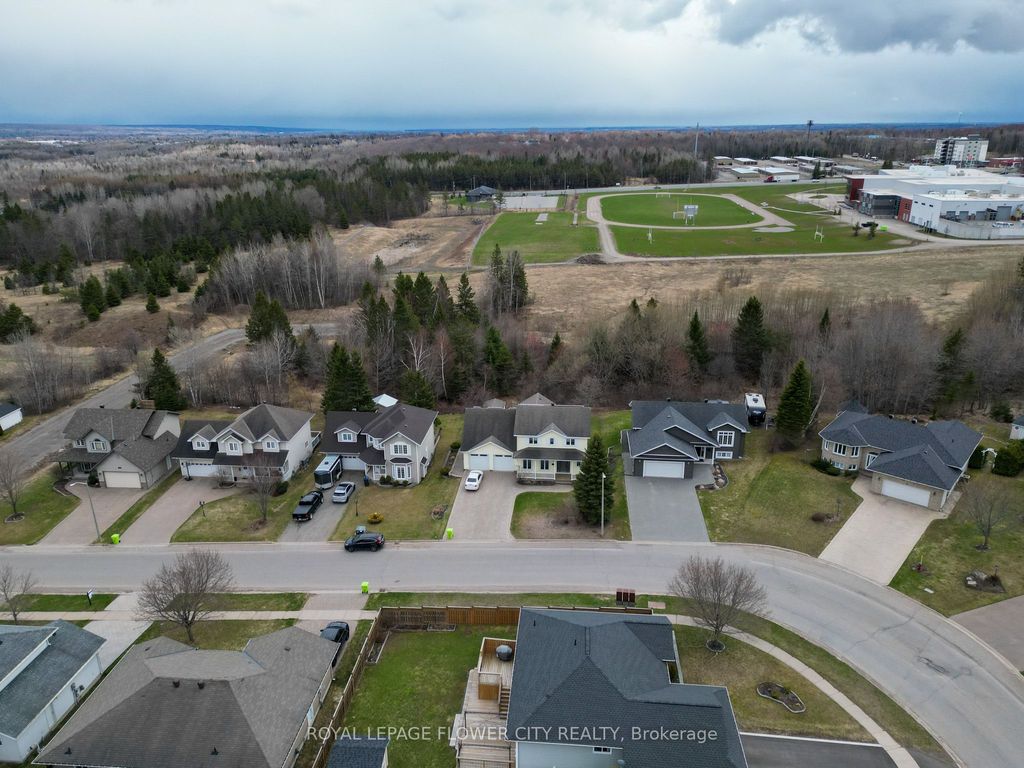Photo of 276 Millcreek Drive W, Sault Ste Marie, ON P6B 6L5 (MLS # X13108774)