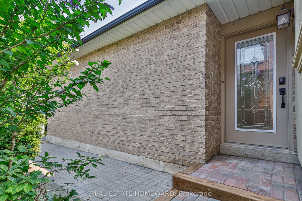 Photo of 63 Don Head Village Boulevard, Richmond Hill, ON L4C 7M9 (MLS # N13775708)
