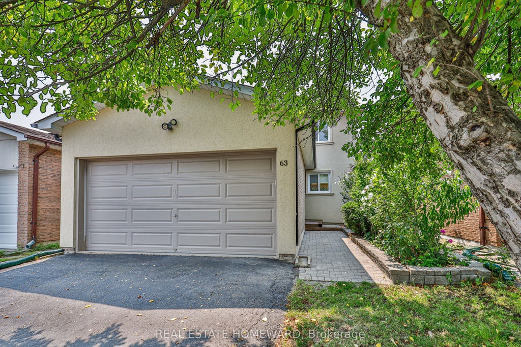 Photo of 63 Don Head Village Boulevard, Richmond Hill, ON L4C 7M9 (MLS # N13775708)