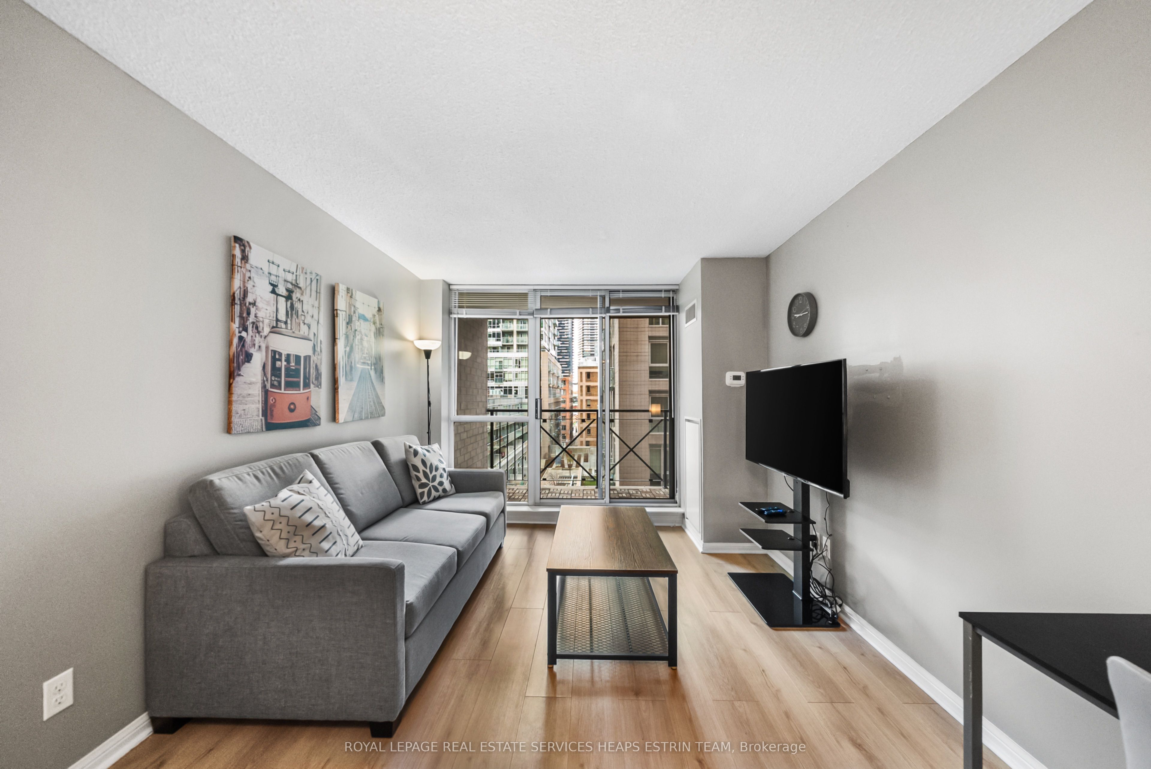 140 Simcoe Street 702