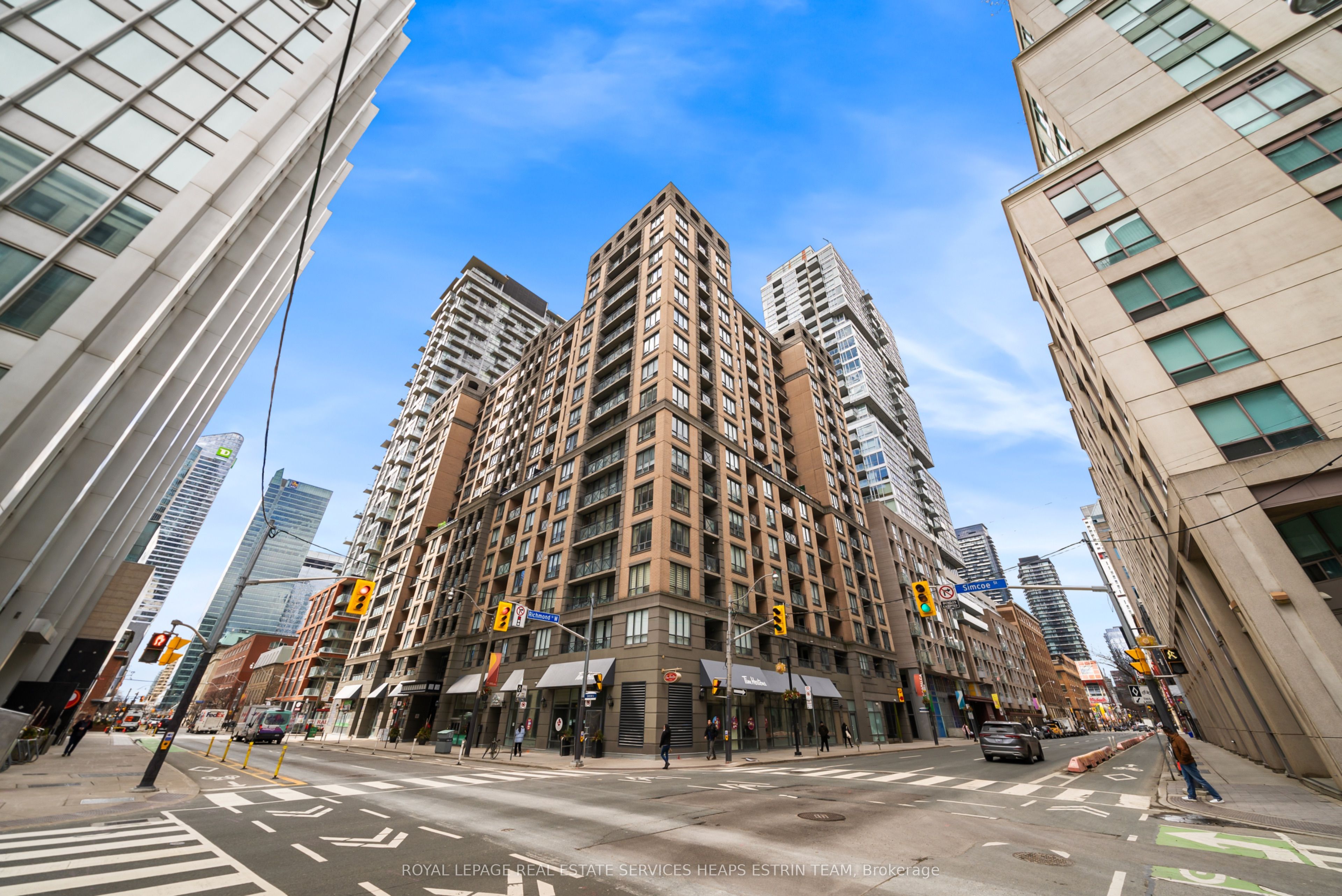 140 Simcoe Street 702
