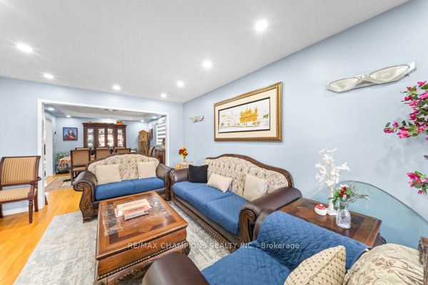 3 Fiddleneck Crescent
