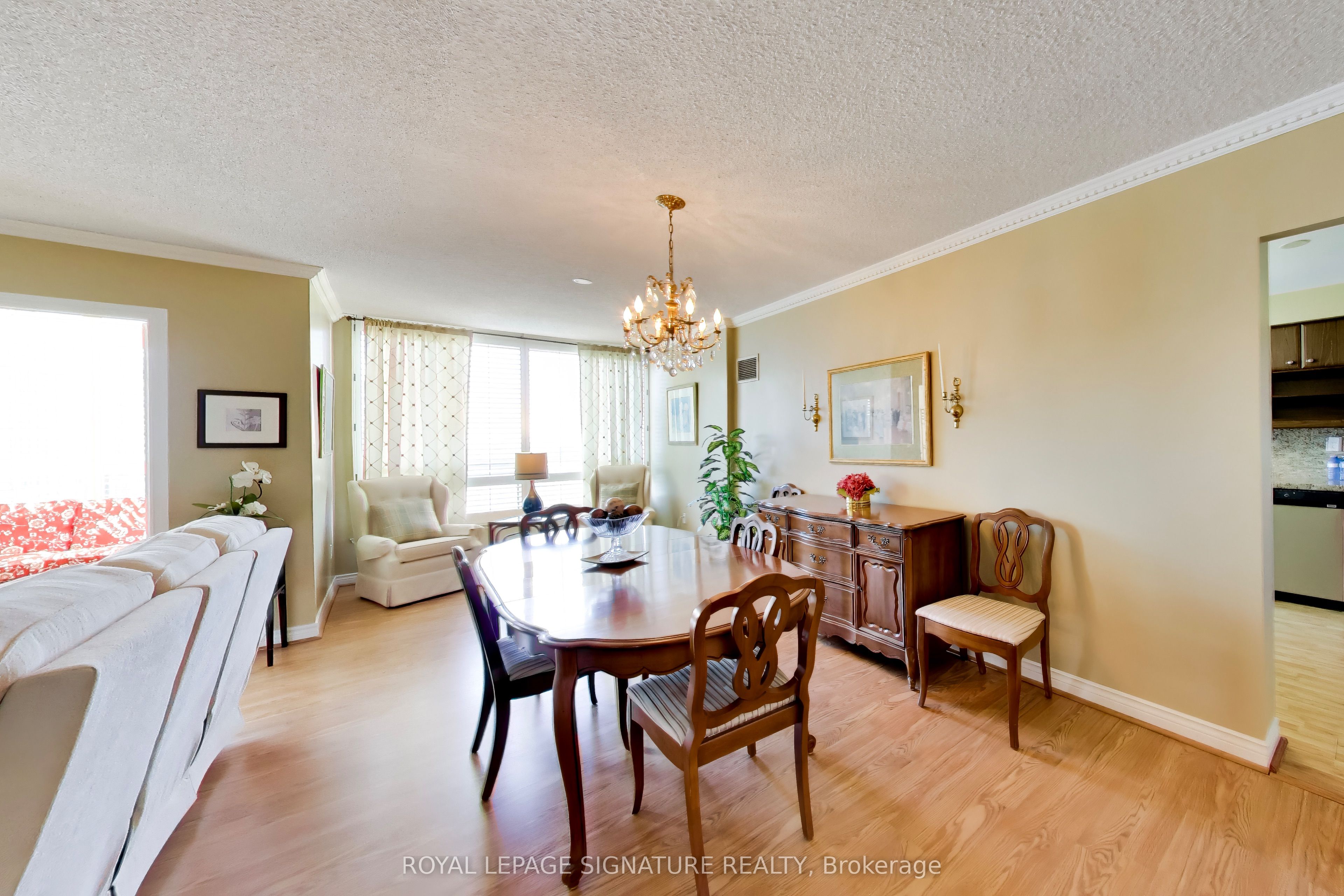 1 Clark Avenue W 1802
