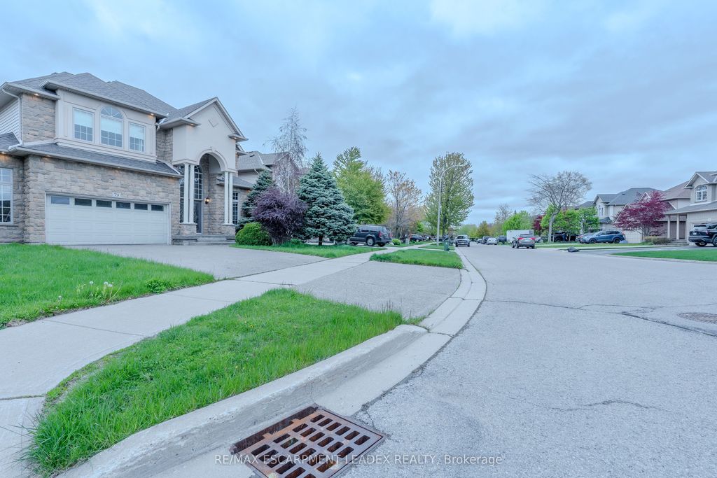 Photo of 79 Moorland Crescent, Hamilton, ON L9K 1N7 (MLS # X13144274)
