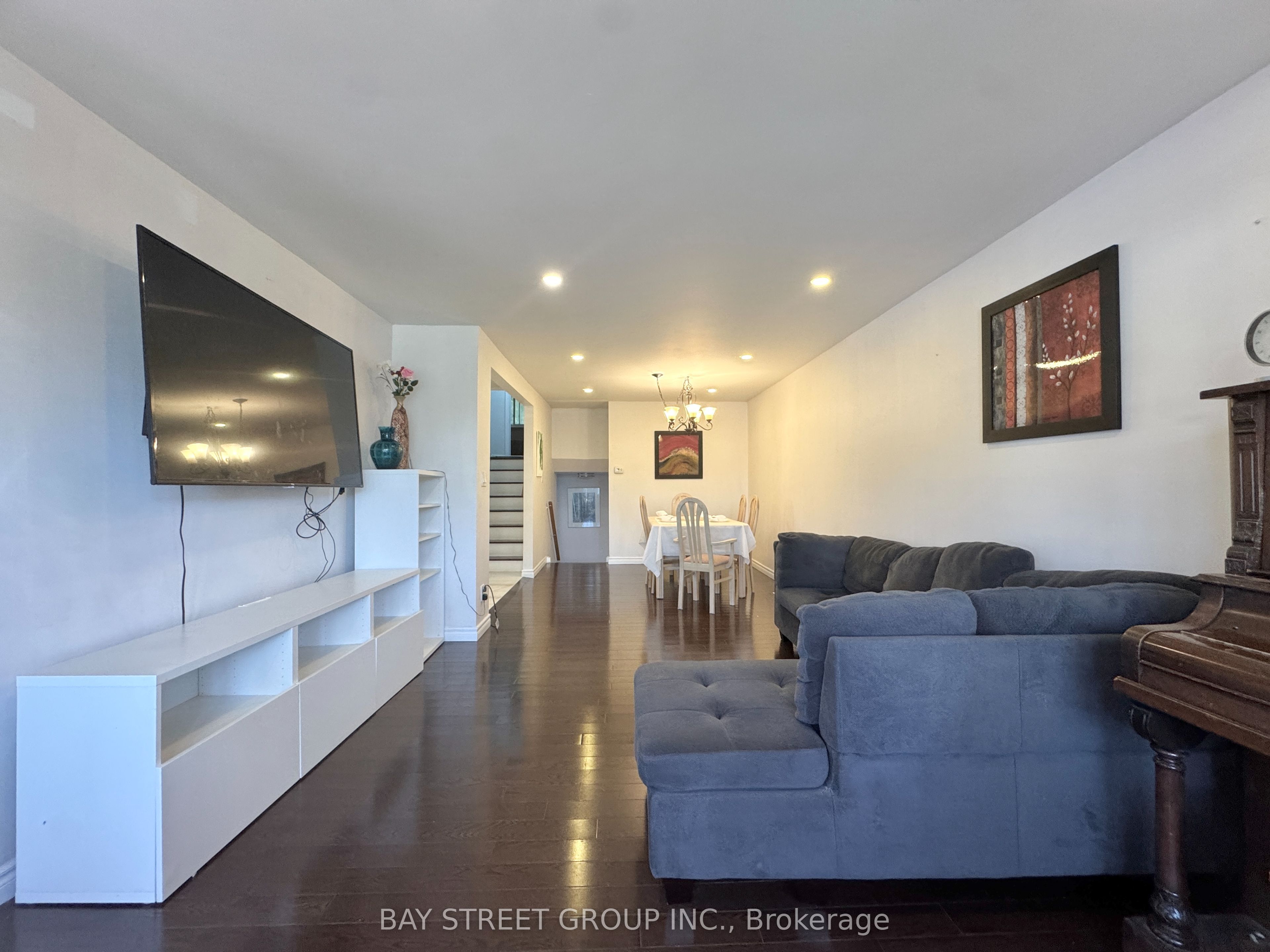 43 Sherwood Forest Drive Main Floor