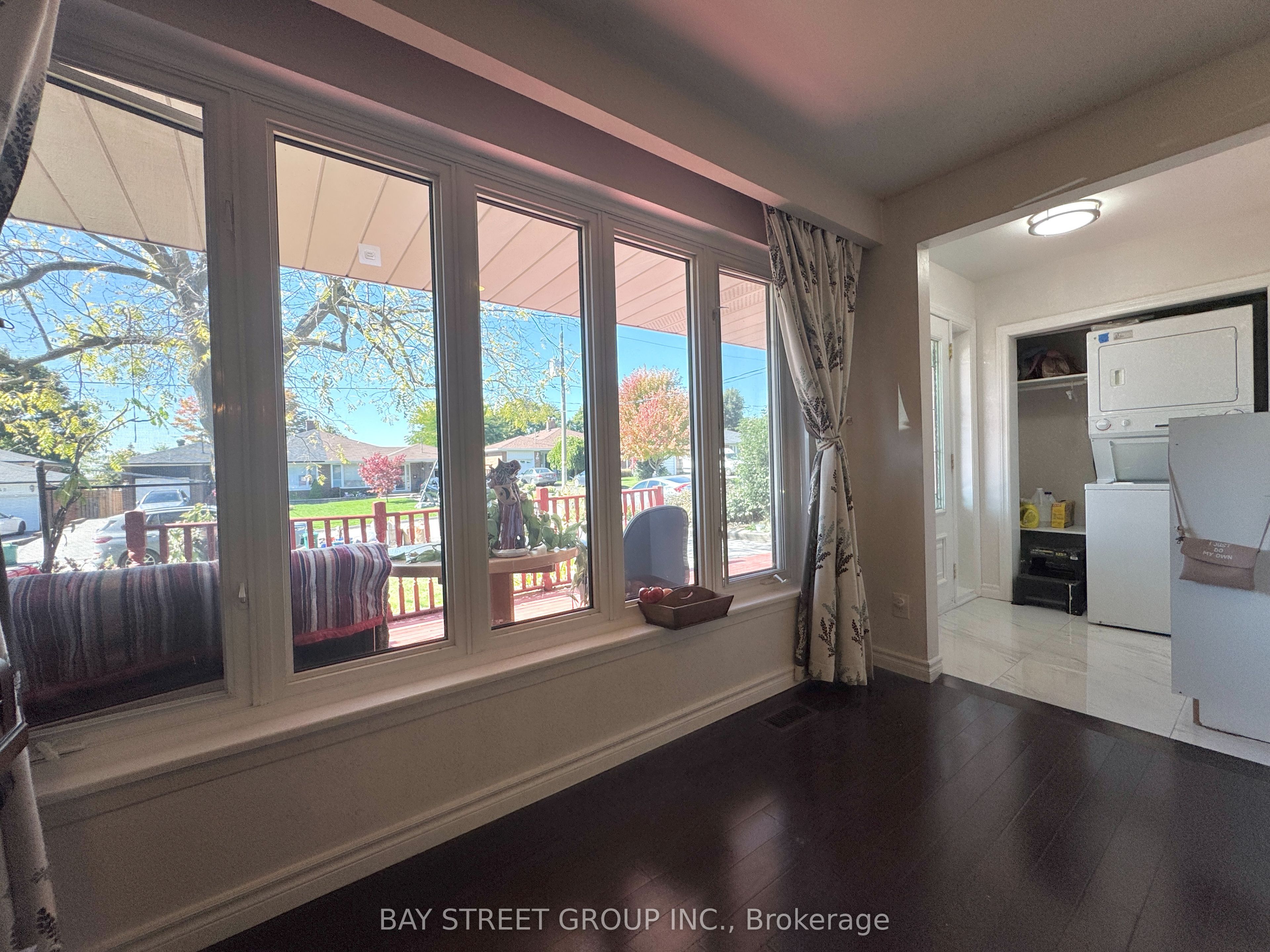 43 Sherwood Forest Drive Main Floor