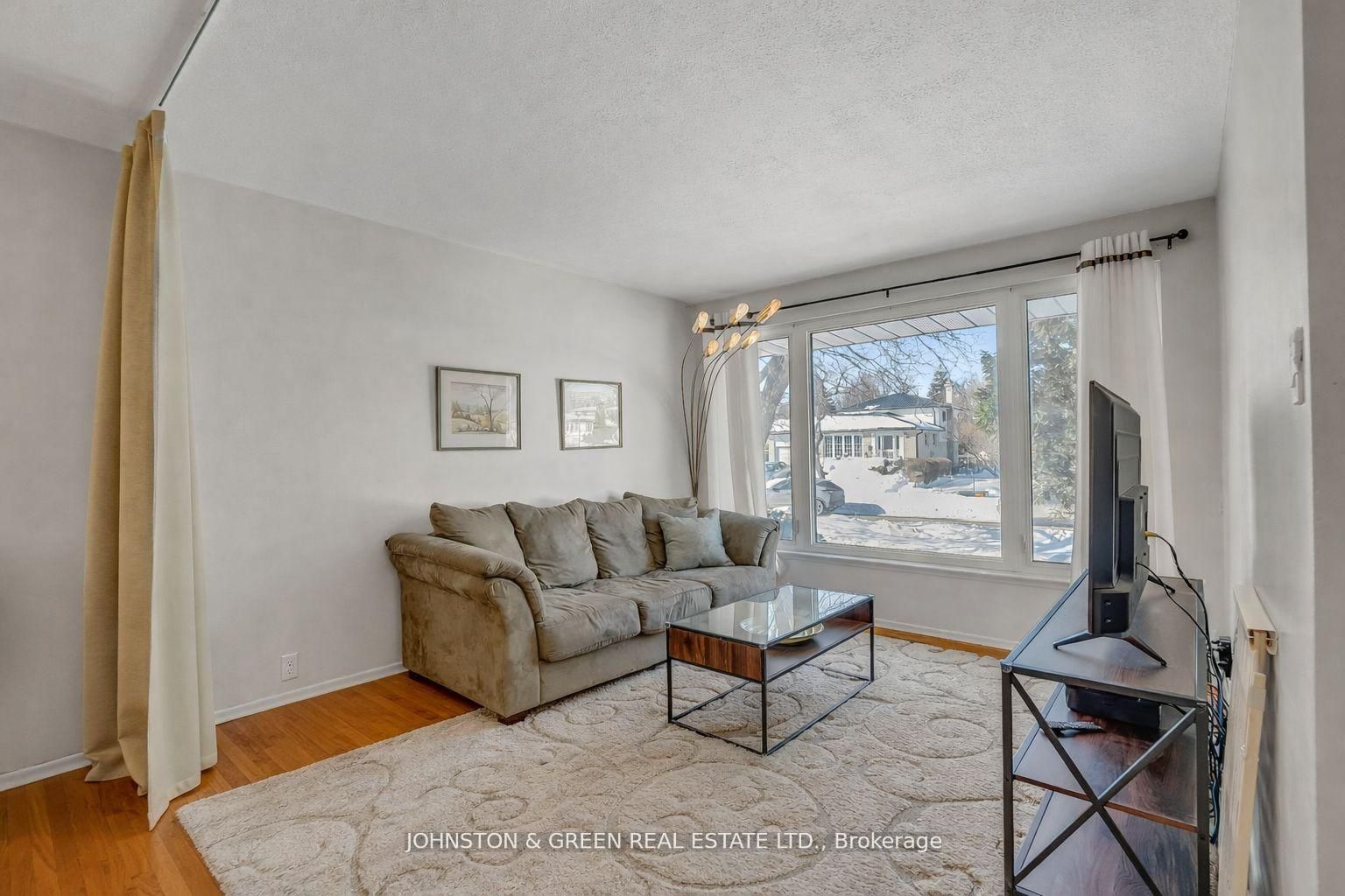 1732 Oberon Crescent