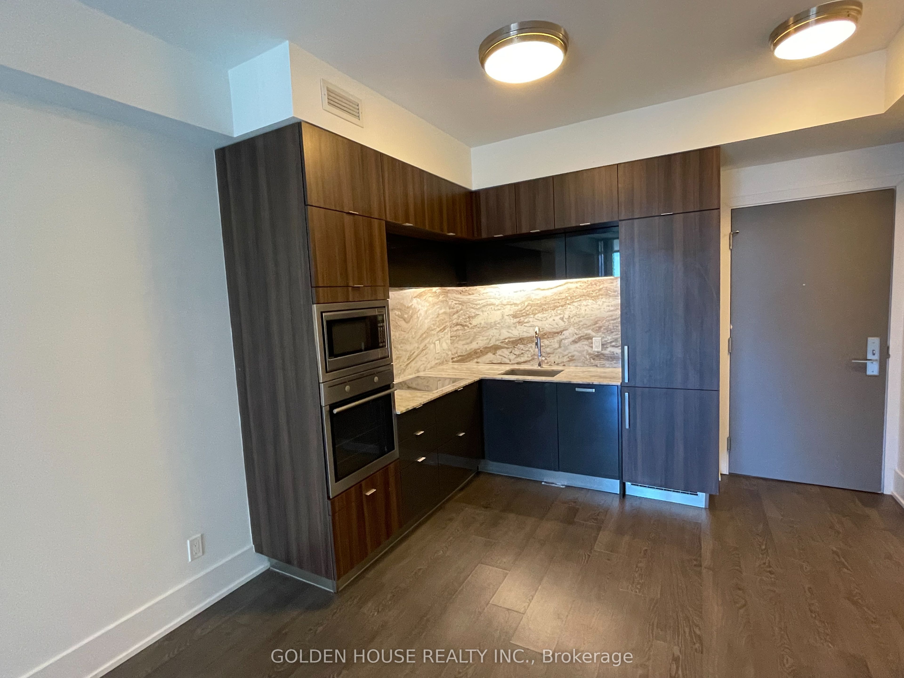 15 Merchants' Wharf N/A 1003