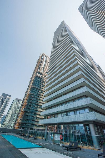 50 Charles Street E 606