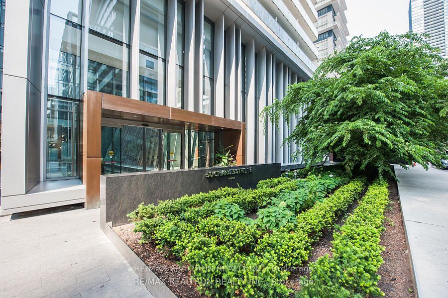 50 Charles Street E 606