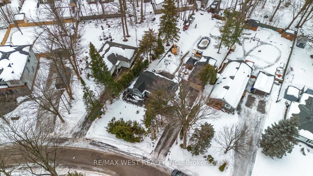 Photo of 2020 Kate Avenue, Innisfil, ON L9S 1Y2 (MLS # N12705196)