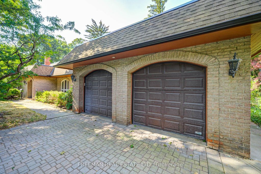 Photo of 1528 Knareswood Drive, Mississauga, ON L5H 2M1 (MLS # W12588322)