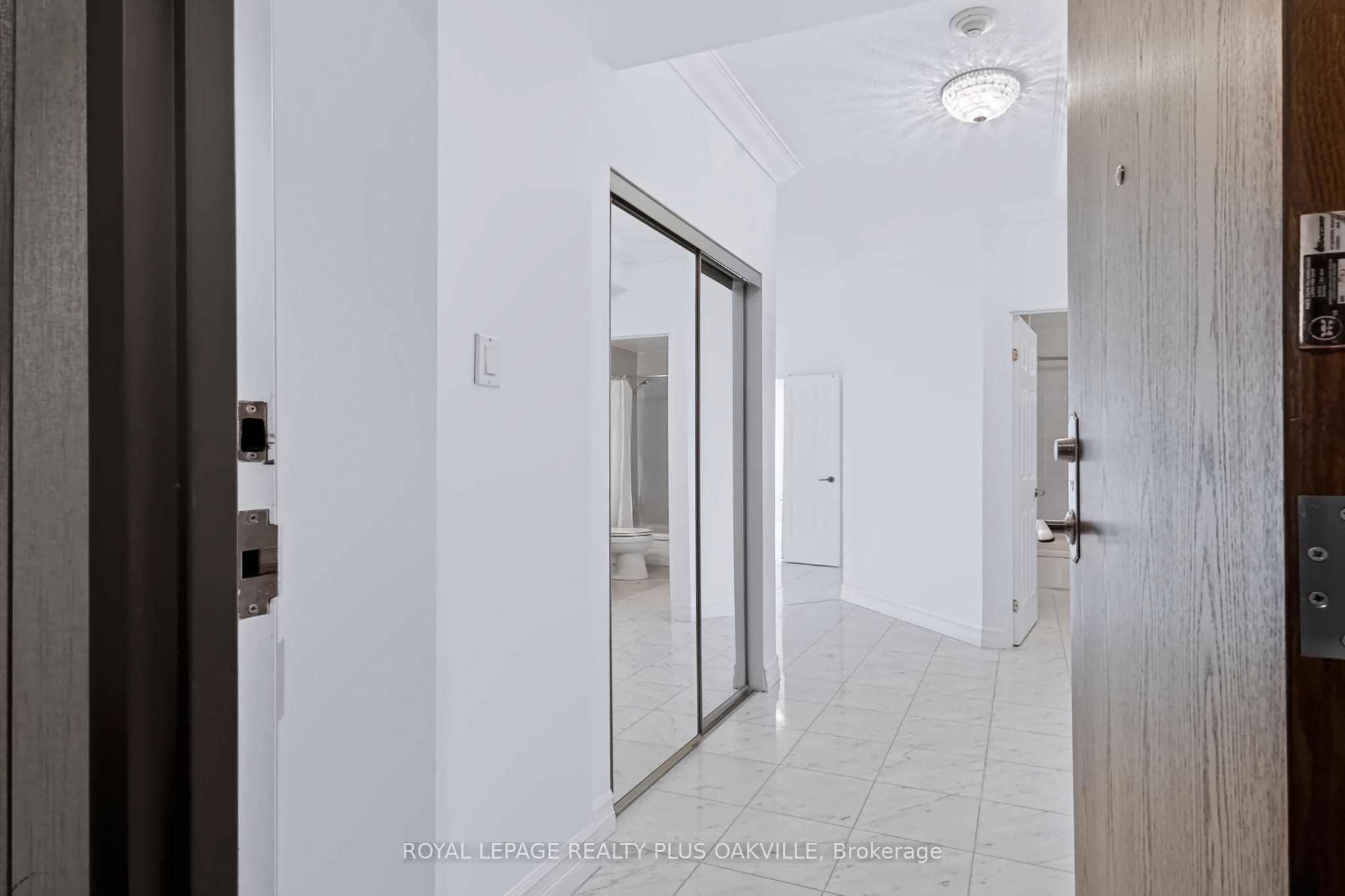 2511 Lakeshore Road W 712