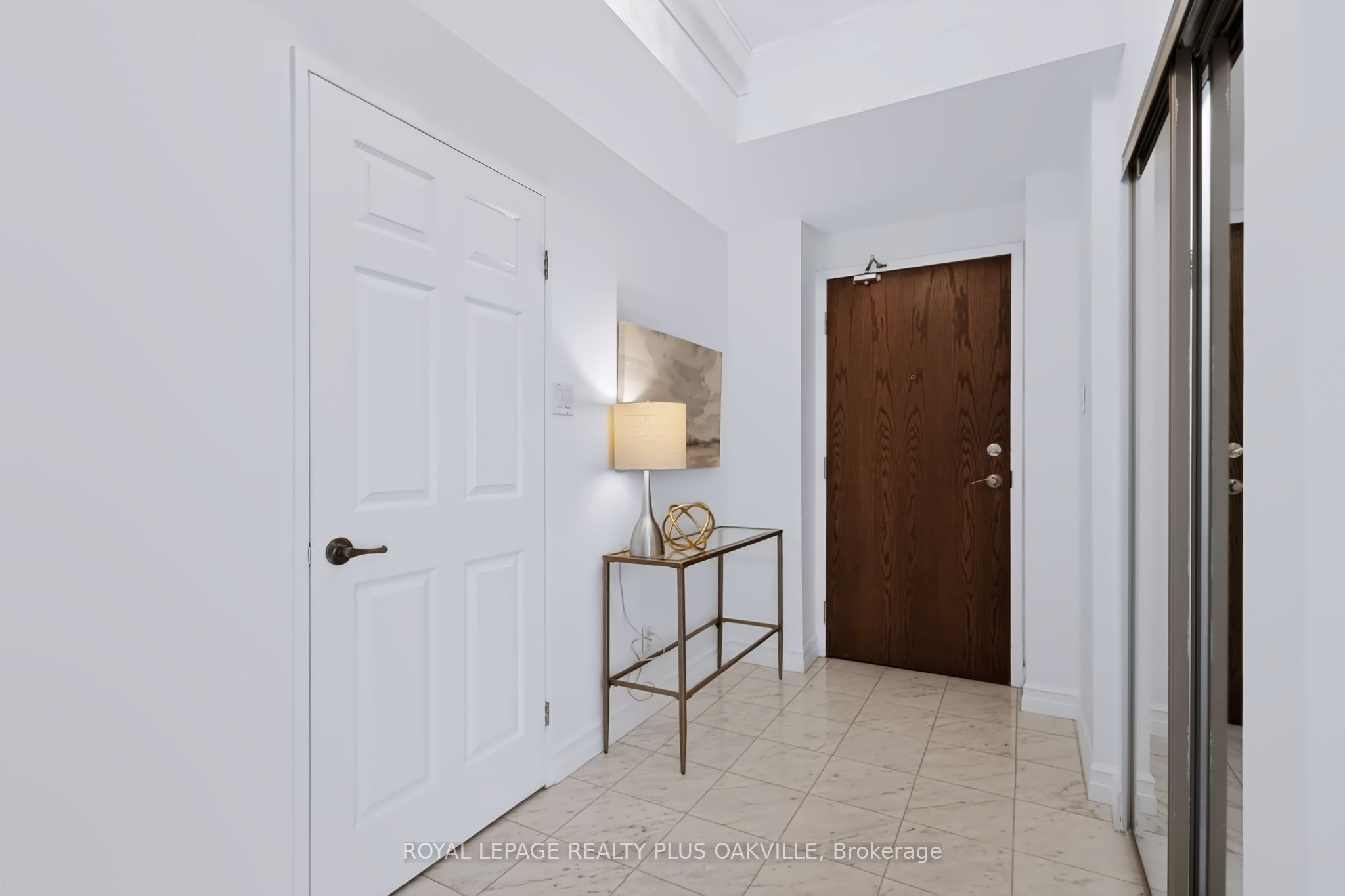 2511 Lakeshore Road W 712