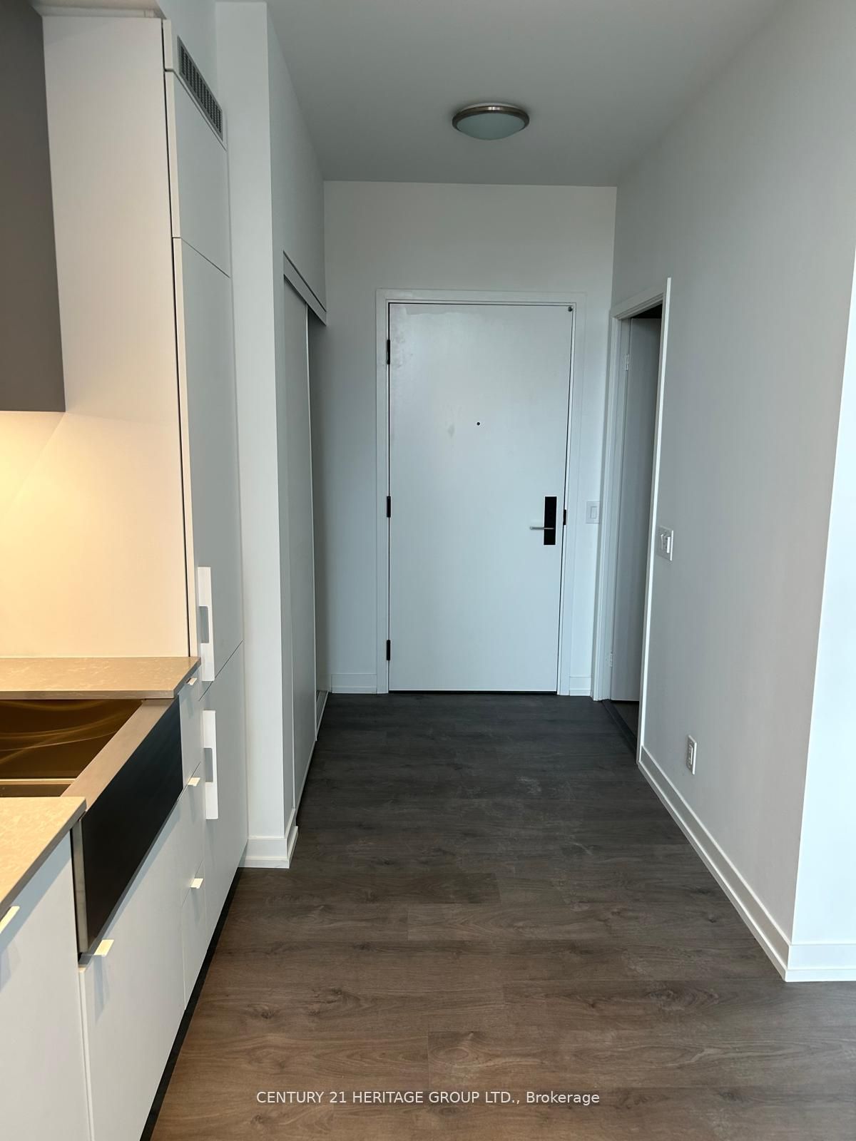 270 Dufferin Street 402