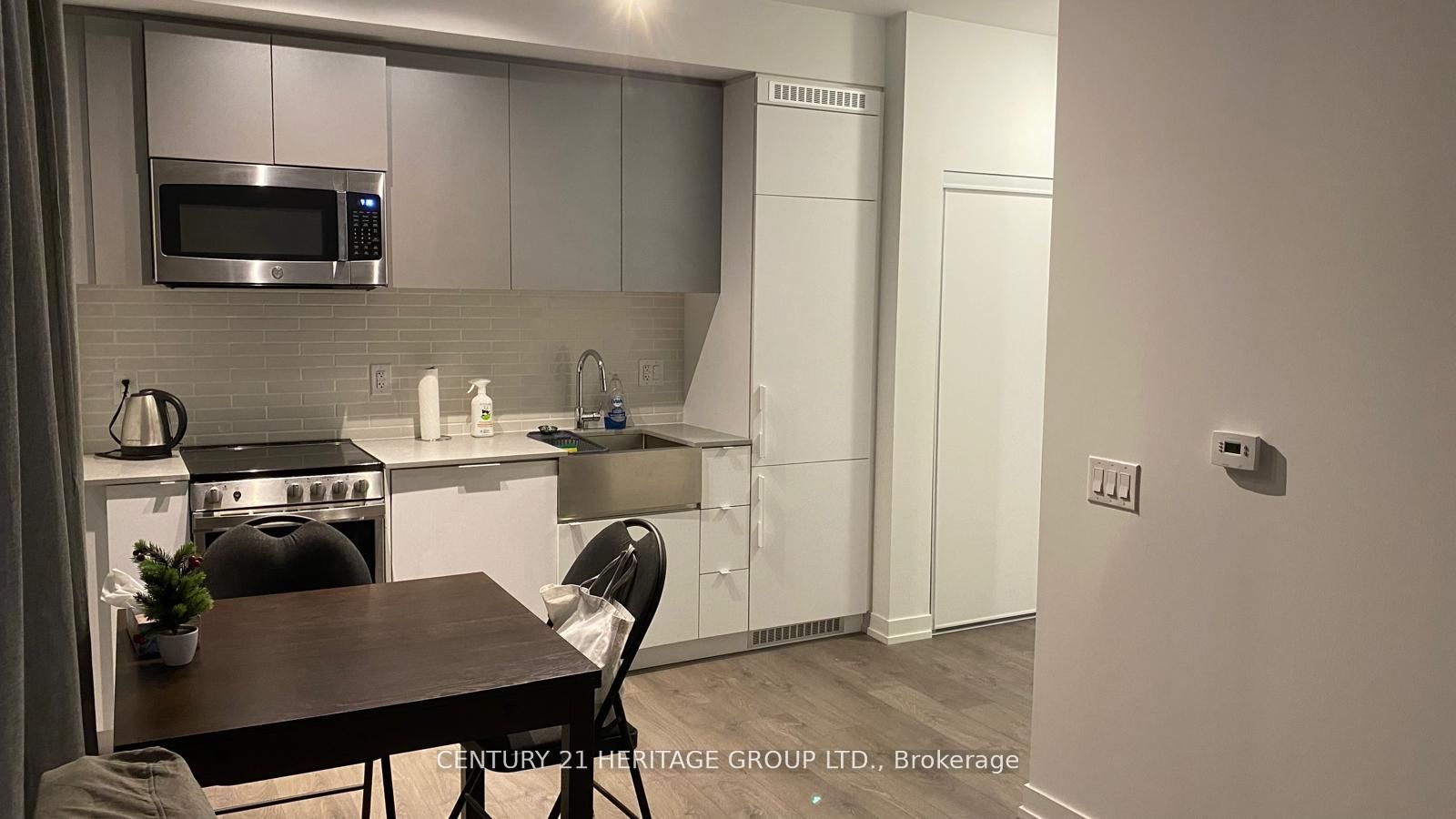 270 Dufferin Street 402