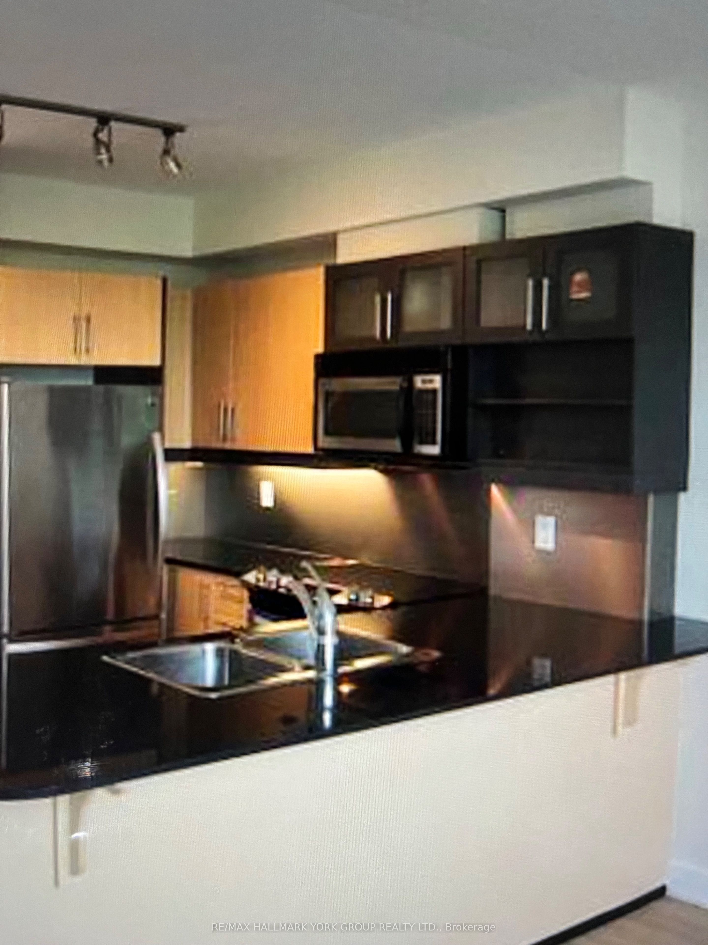 350 Wellington Street W 304
