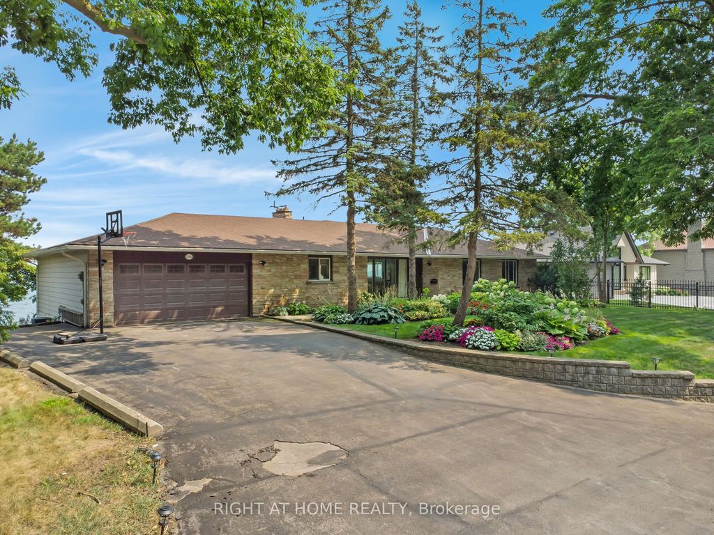 Photo of 1360 Lakeshore Road W, Oakville, ON L6L 1G2 (MLS # W12739312)