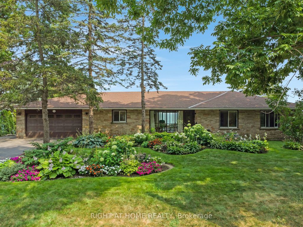 Photo of 1360 Lakeshore Road W, Oakville, ON L6L 1G2 (MLS # W12739312)