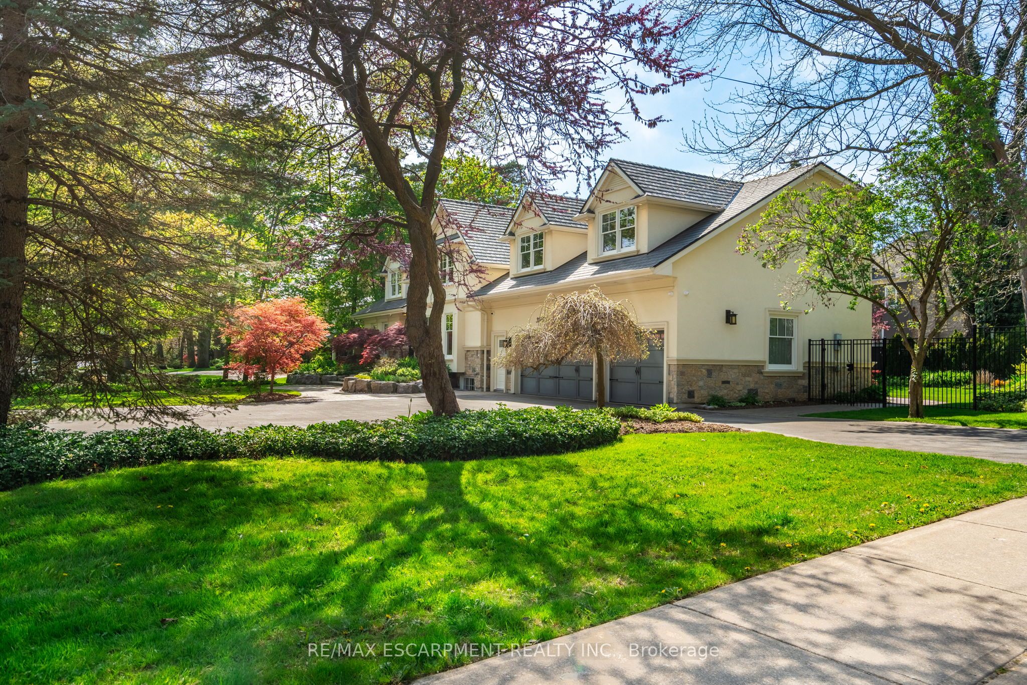 3045 Lakeshore Road